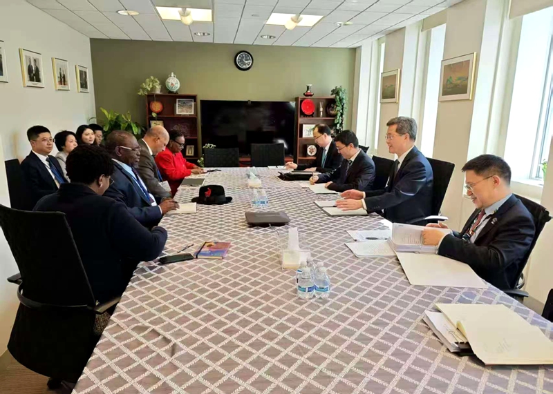 FxPro浦汇官网注册:蓝佛安:中方主张通过平等对话协商解决贸易和关税争议(图2)